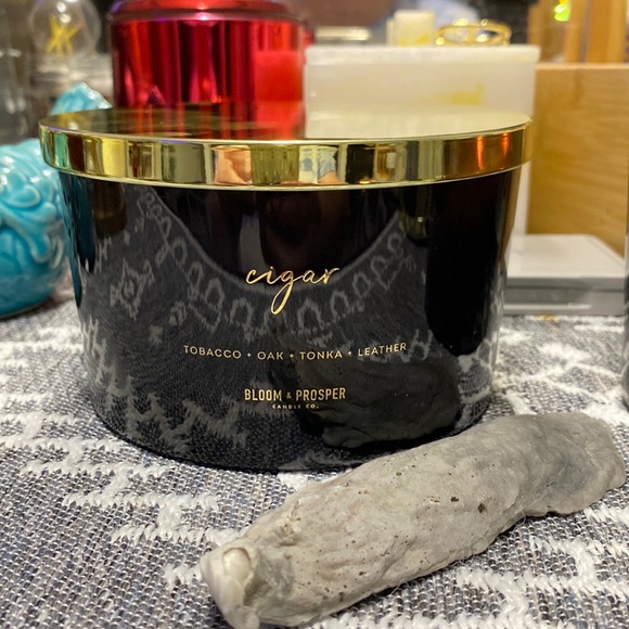 Bloom & Prosper Candle Co.  CIGAR Scent - Picture 1 of 9